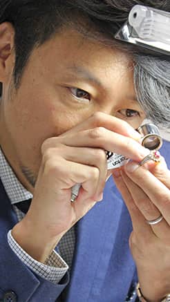 宝石に精通した鑑定士が丁寧に査定いたします