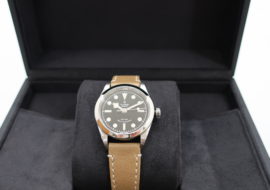 チューダー ブラックベイ32 79580 ブラック文字盤 SS レザーベルト