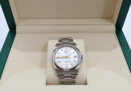 ロレックス オイスターパーペチュアル 126000 シルバー文字盤