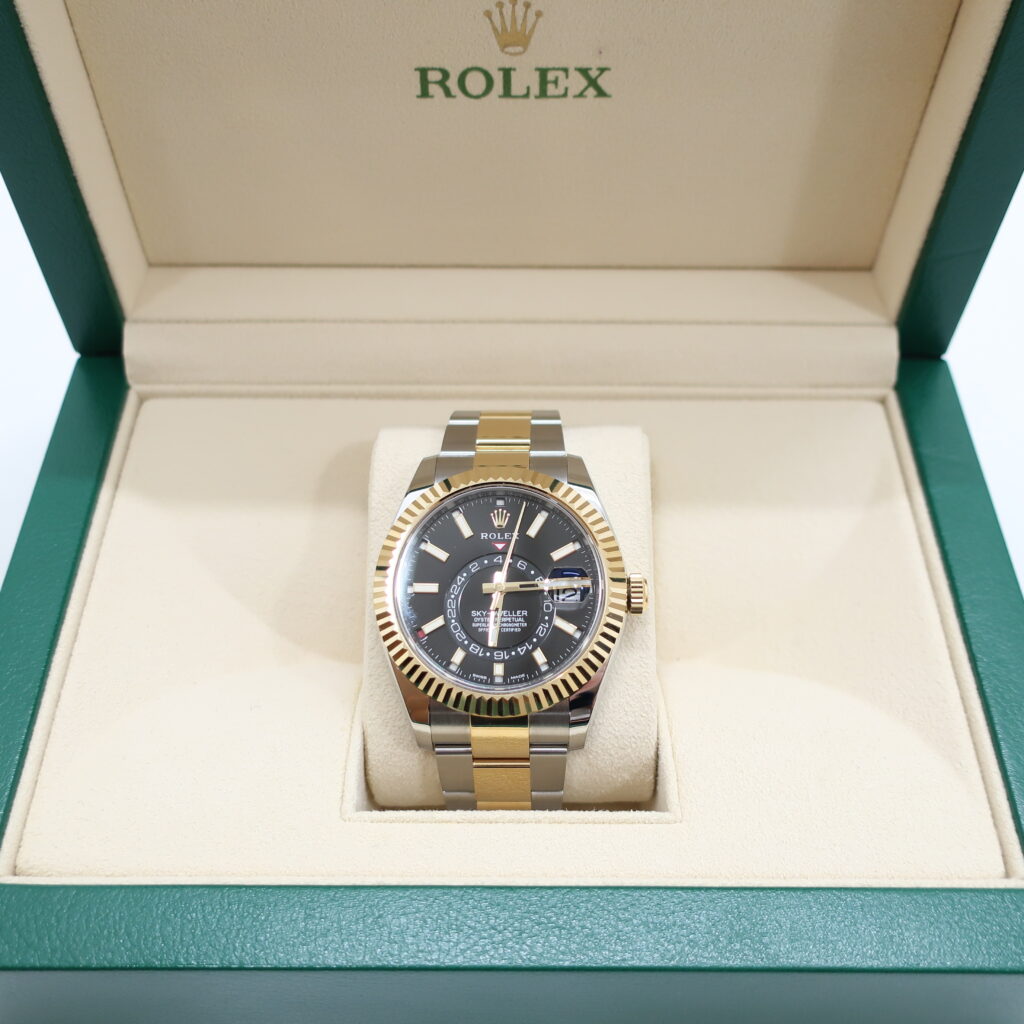 ロレックス スカイドゥエラー 326933 ブラック文字盤 YG SS