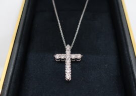 グラフ ネックレス クロス スモール K18WG ホワイトゴールド ダイヤモンド
