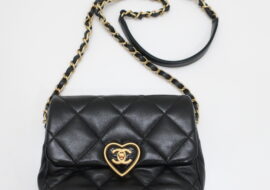シャネル ショルダーバッグ ラムスキン ゴールド金具 ハート ココマーク