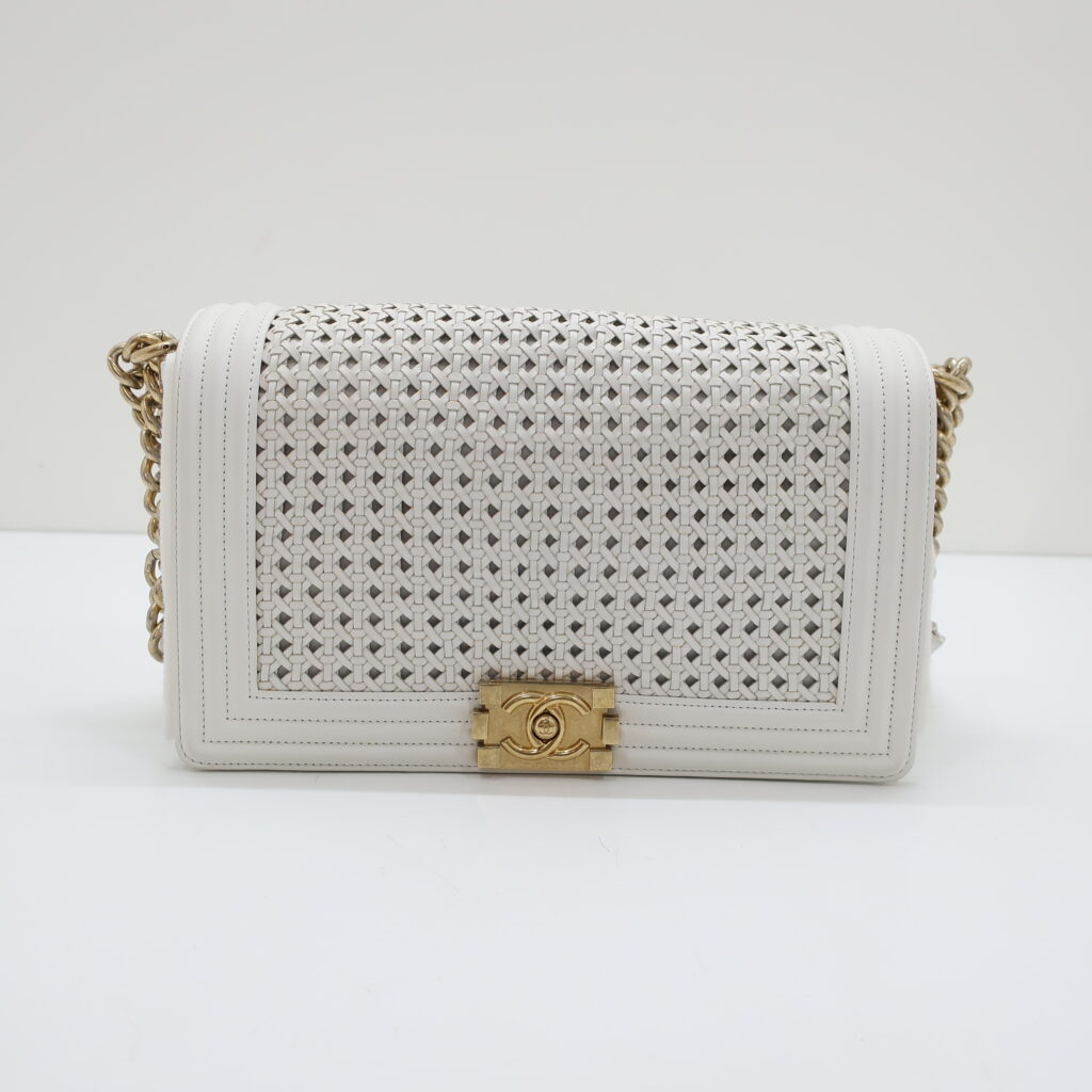 シャネル ボーイシャネル ホワイト チェーンショルダーバッグ メッシュ レザー ゴールド金具 