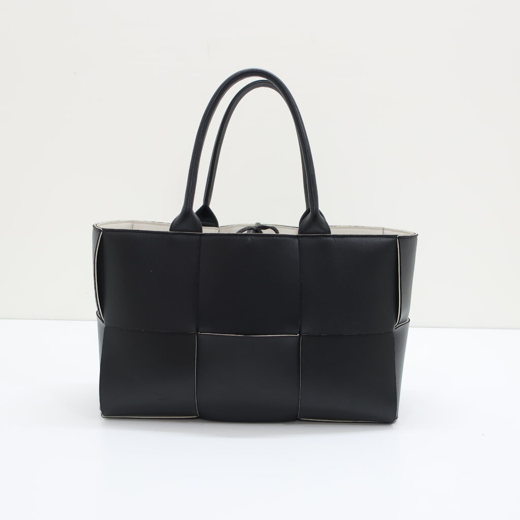 ボッテガベネタ アルコート スモール ブラック ホワイト イントレチャート グレイトレザー