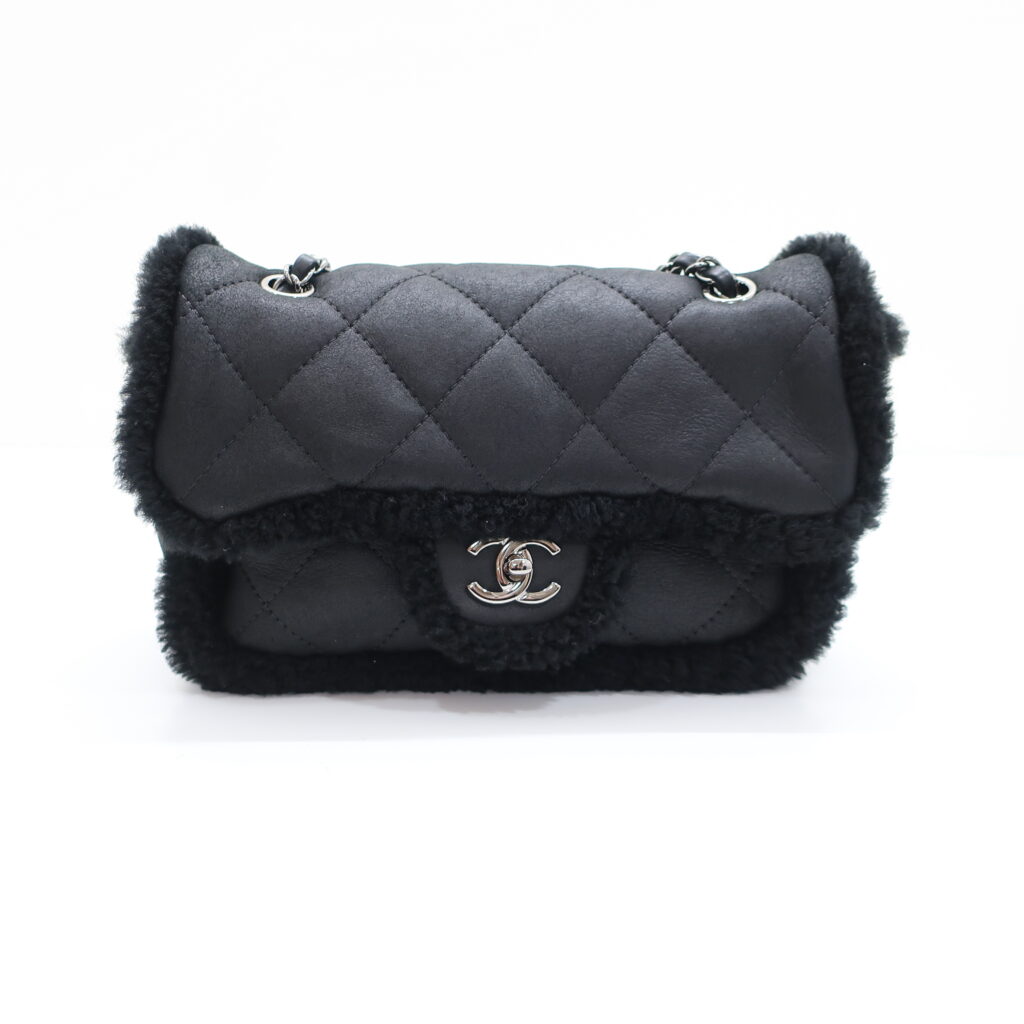 シャネル マトラッセ チェーンショルダーバッグ ブラック ムートン シルバー金具