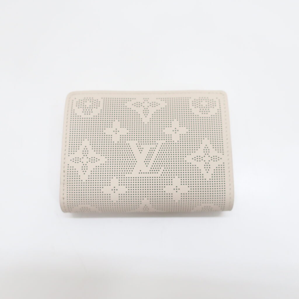 ルイヴィトン ポルトフォイユクレア モノグラム マヒナ M83075 カーフ