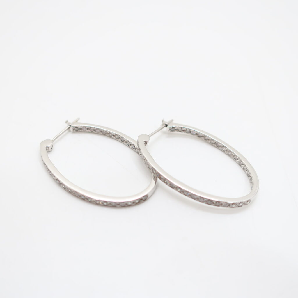 ピアス 一対 750WG ホワイトゴールド ダイヤモンド ループ デザイン