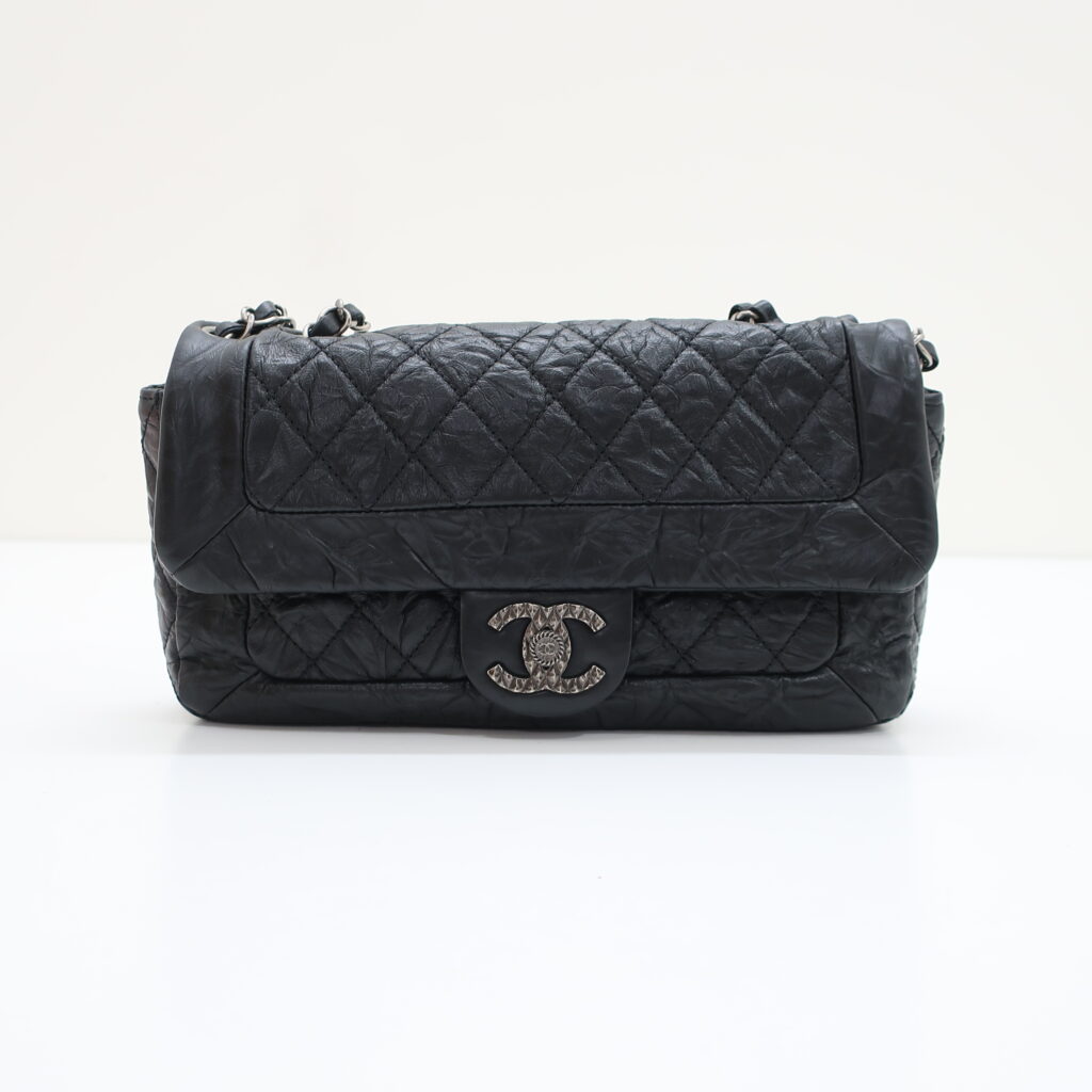 シャネル ダブルフラップショルダーバッグ ヴィンテージ ブラック メタル金具