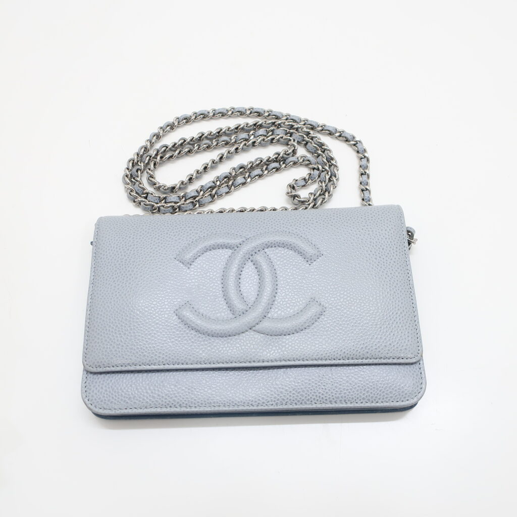 シャネル チェーンウォレット キャビアスキン ブルー シルバー金具