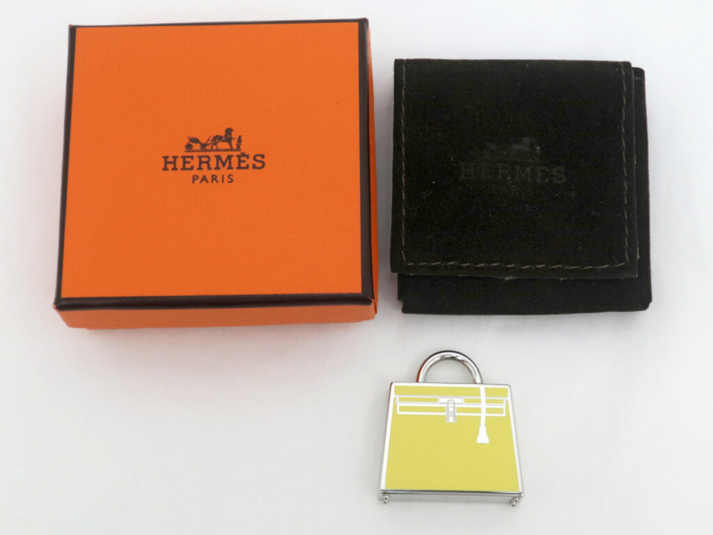 HERMES エルメス キュリオジテ ケリーチャーム イエロー