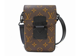 ルイヴィトン LOUIS VUITTON Sロック ヴェルティカル ウェアラブル ウォレット モノグラム マカサー M81522