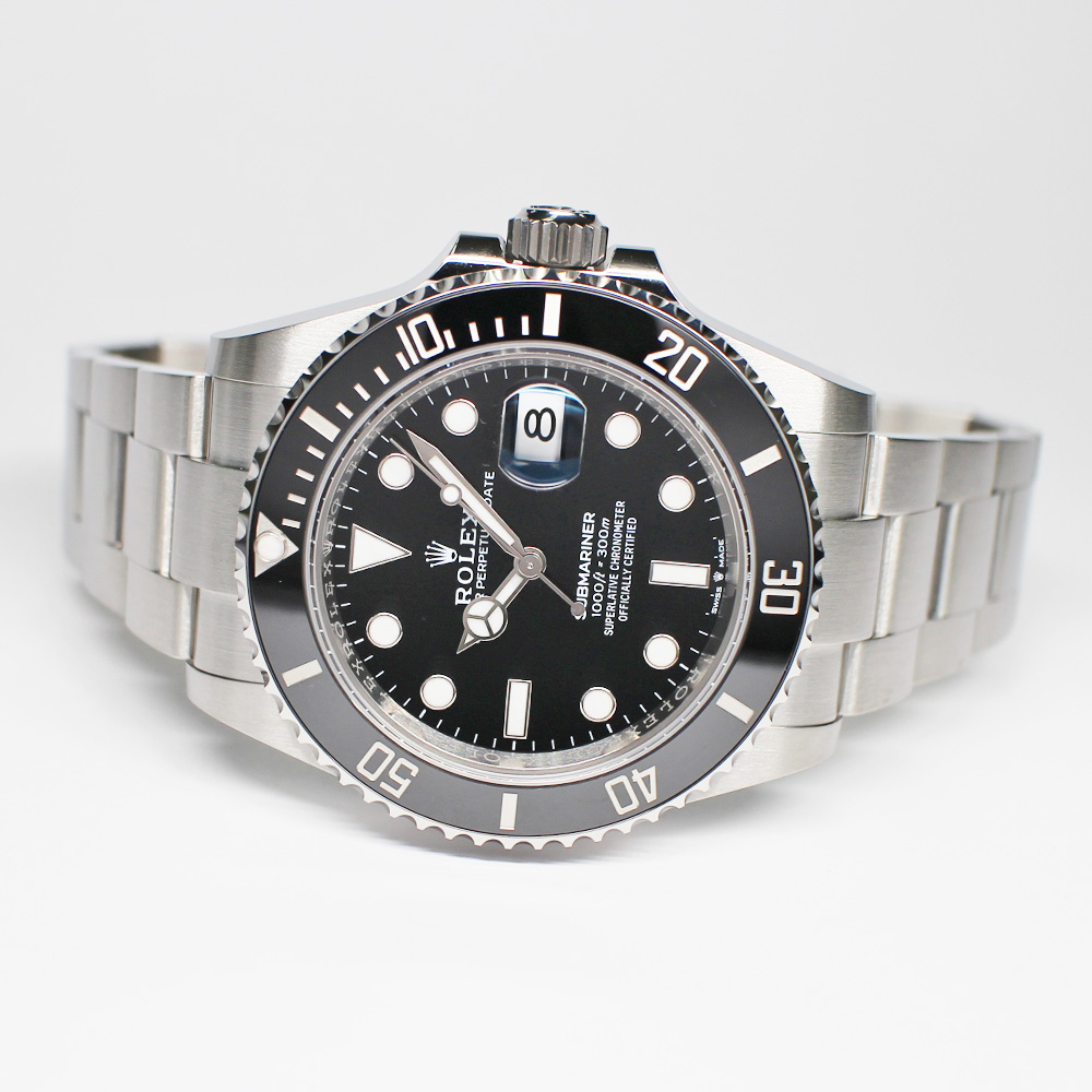 ロレックス サブマリーナ デイト 126610LN ランダム ブラック 保証書付き 2024年 新品同様