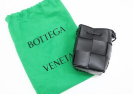 ボッテガヴェネタ ミニカセット マキシイントレチャート ラムスキン 680217 黒 ショルダーバッグ