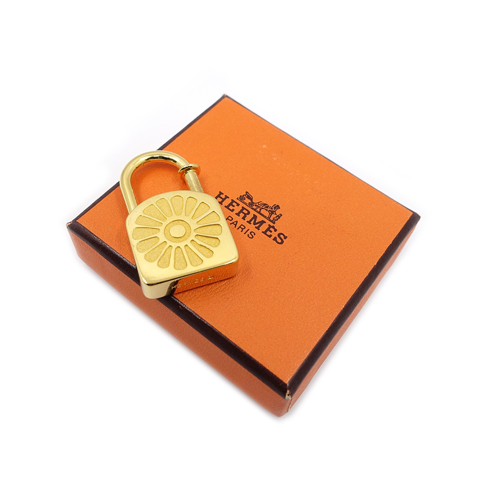 エルメス HERMES カデナ チャーム フラワーデザイン 小物