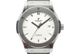 ウブロ HUBLOT クラシック フュージョン ホワイト チタニウム オバーリン 42mm 542.NX.2611.LR