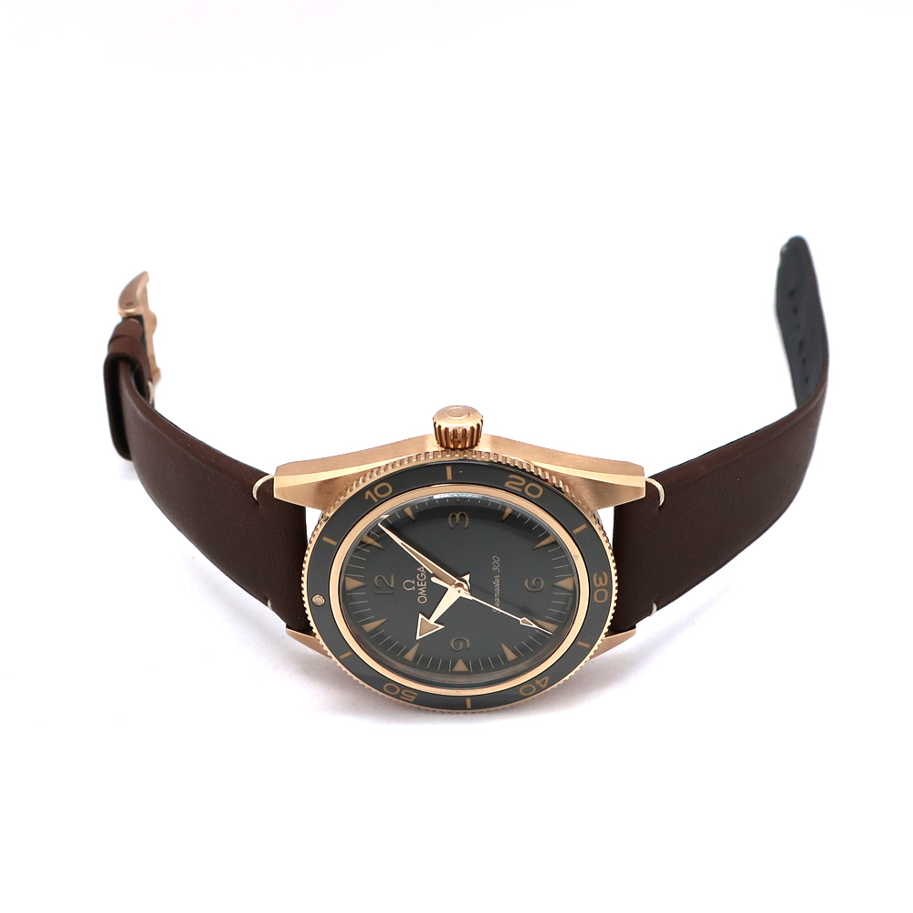 オメガ シーマスター 300 コーアクシャル マスタークロノメーター 234.92.41.21.10.001 ブロンズゴールド ブラウン