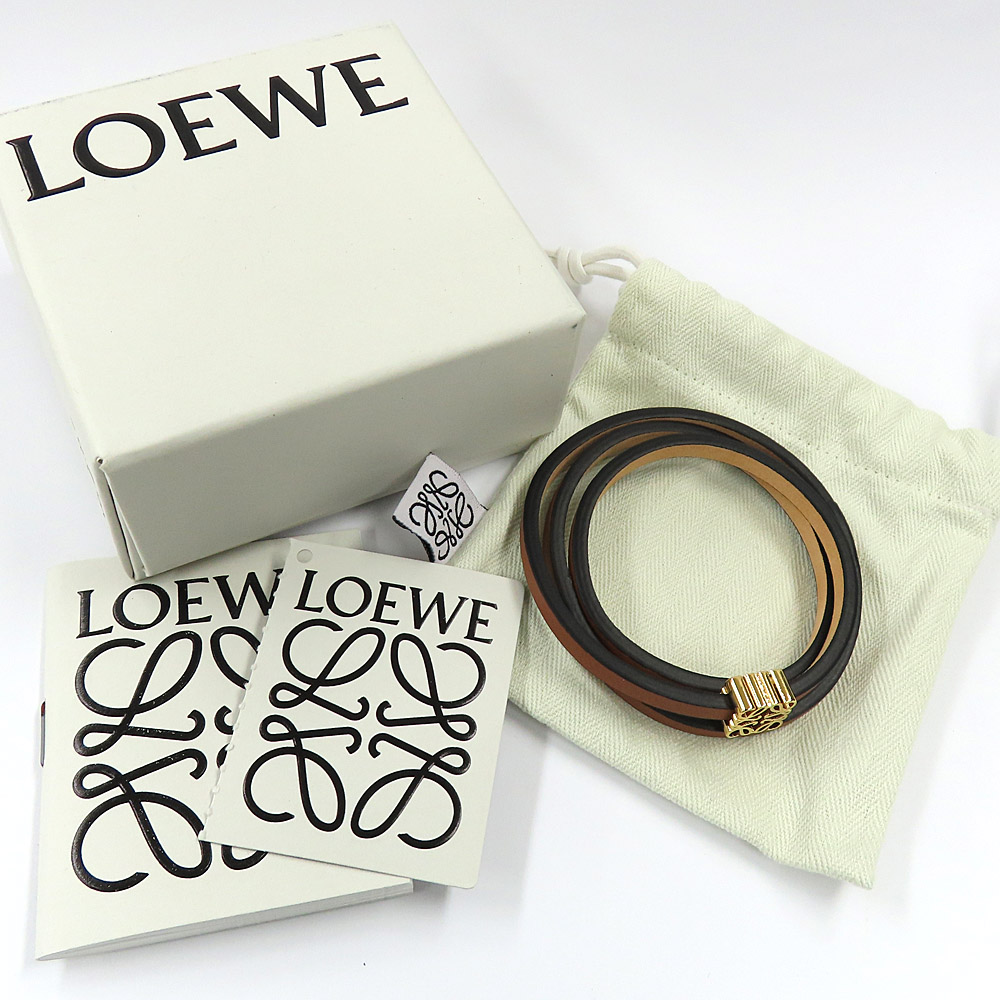 ロエベ アナグラム ツイストバングル M カーフ タン×ゴールド J920240X17