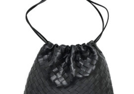 ボッテガヴェネタ イントレチャート ダストバッグ ミディアム ブラック