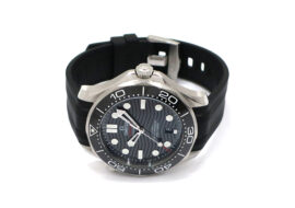 オメガ シーマスター ダイバー 300m 210.32.42.20.01.001 42mm ブラック SS ラバー 自動巻き メンズ 腕時計 ベルト付